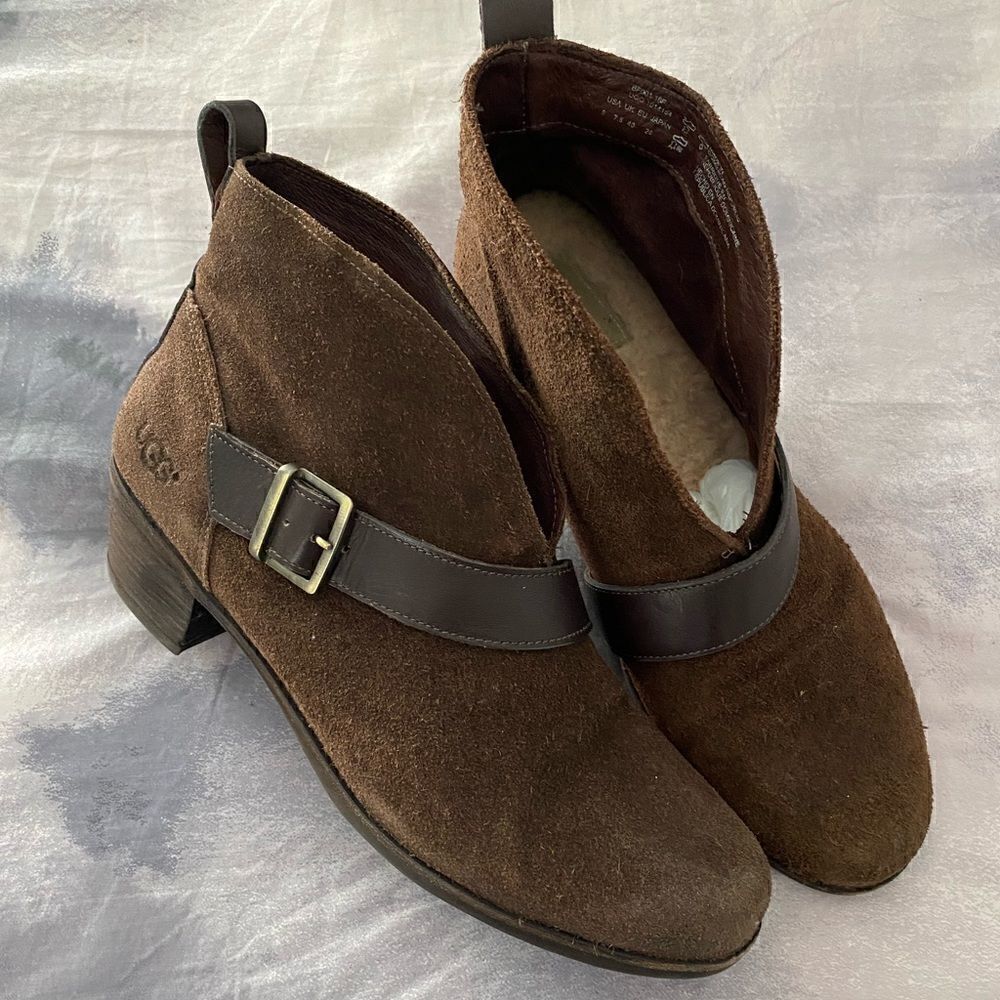 UGG Wright Belted Bootie Women Size 9